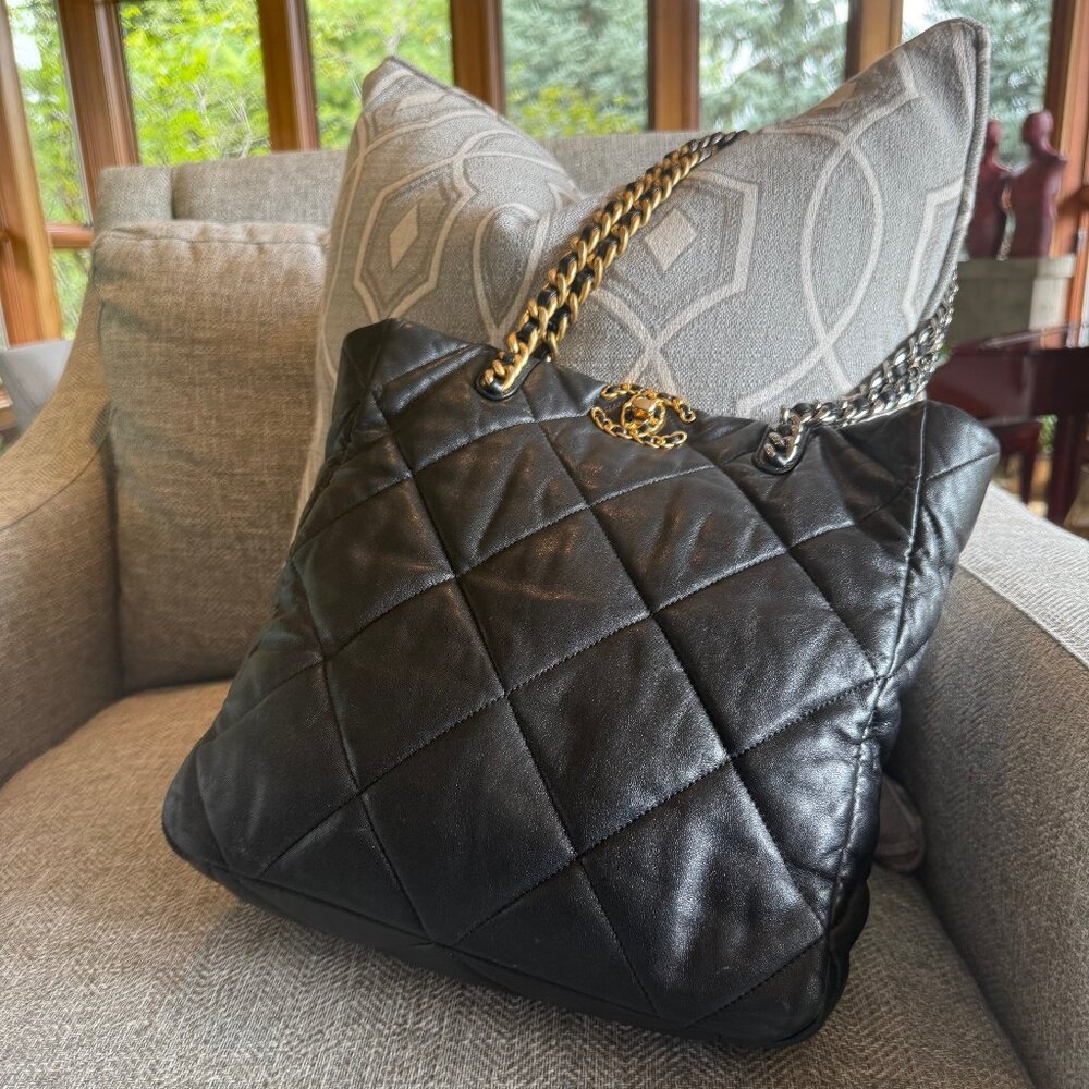 Chanel 19 shopping bag black quilted lambskin leather tote